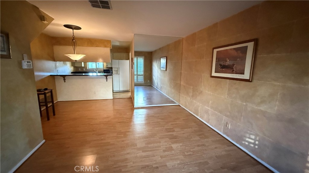 22049 Oxnard Property Photo 6