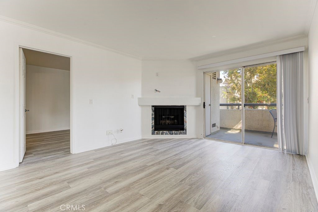 5515 Canoga Ave 105 Property Photo 1