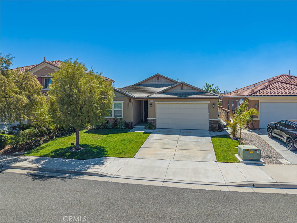 20311 Amorette Ct Property Photo 2