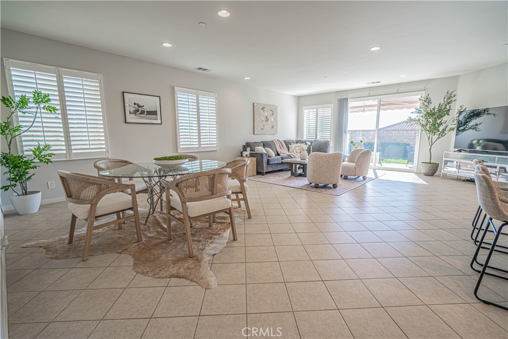 20311 Amorette Ct Property Photo 7