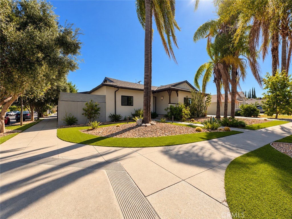 6952 Sylvia Avenue Property Photo 2