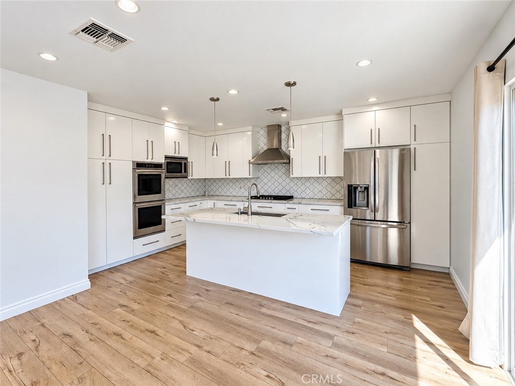 6952 Sylvia Avenue Property Photo 3