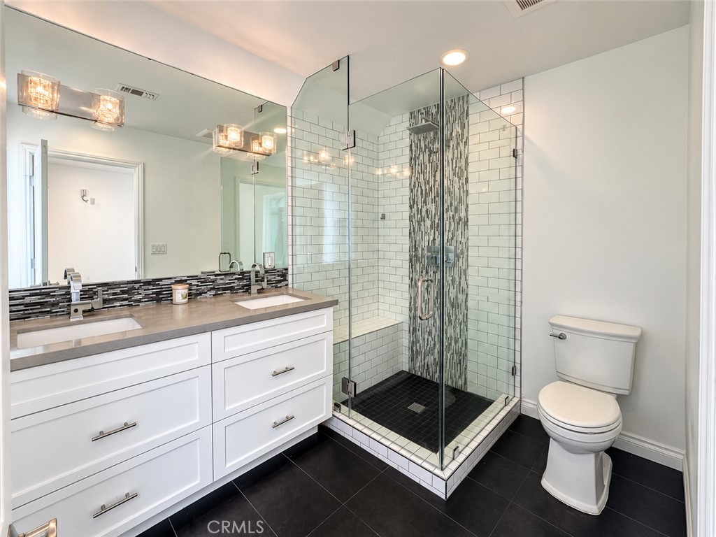6952 Sylvia Avenue Property Photo 13