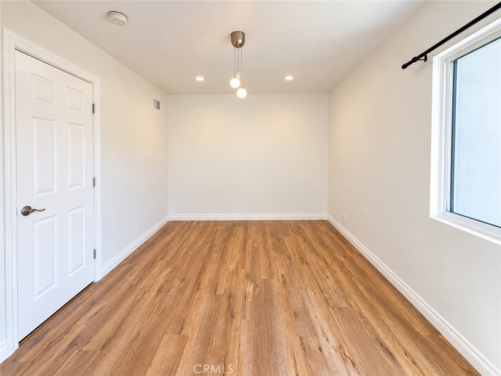 6952 Sylvia Avenue Property Photo 14