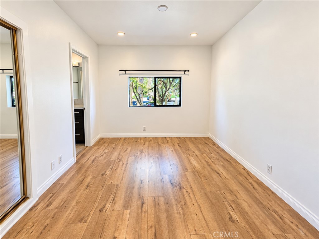 6952 Sylvia Avenue Property Photo 17