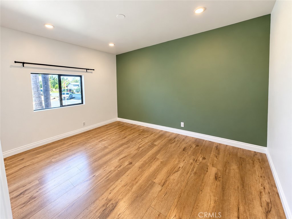 6952 Sylvia Avenue Property Photo 20