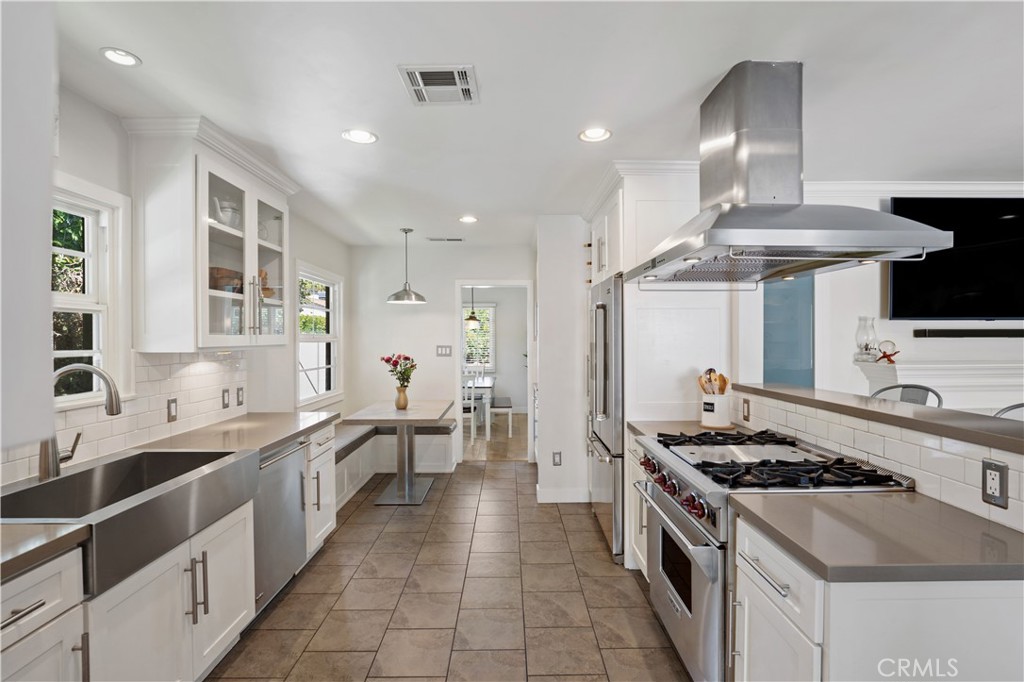 12706 Hortense Street Property Photo 7