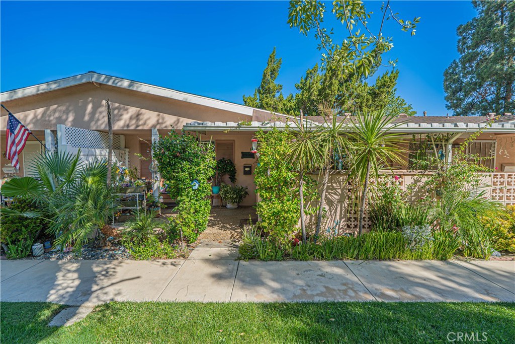 19228 B Avenue Of The Oaks Property Photo 2