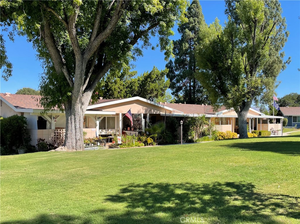 19228 B Avenue Of The Oaks Property Photo 3