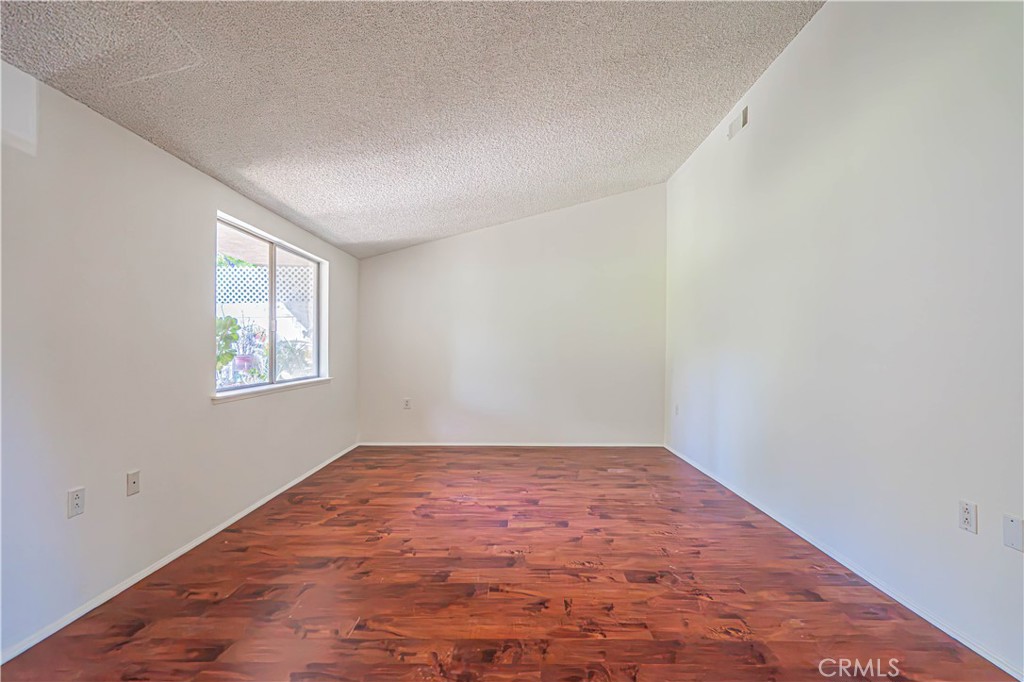 19228 B Avenue Of The Oaks Property Photo 9