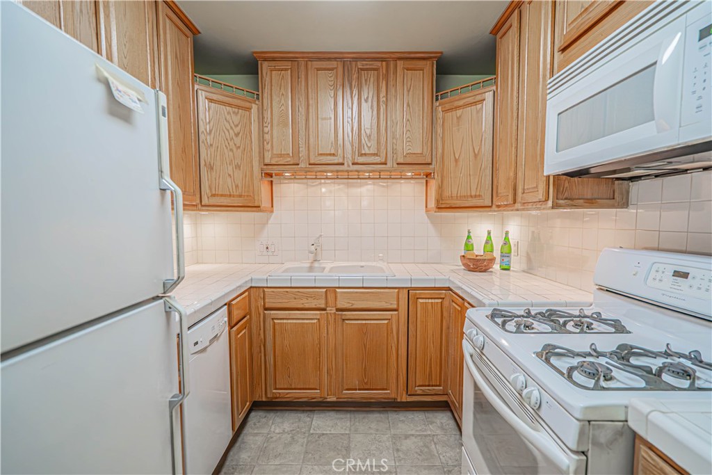 19228 B Avenue Of The Oaks Property Photo 17