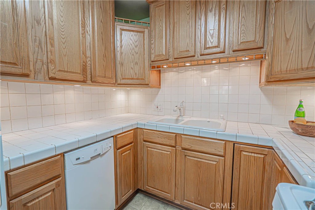 19228 B Avenue Of The Oaks Property Photo 18