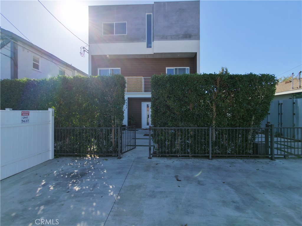 5635 Klump Avenue Property Photo 2