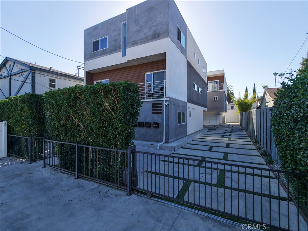 5635 Klump Avenue Property Photo 3