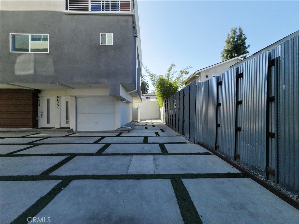 5635 Klump Avenue Property Photo 6