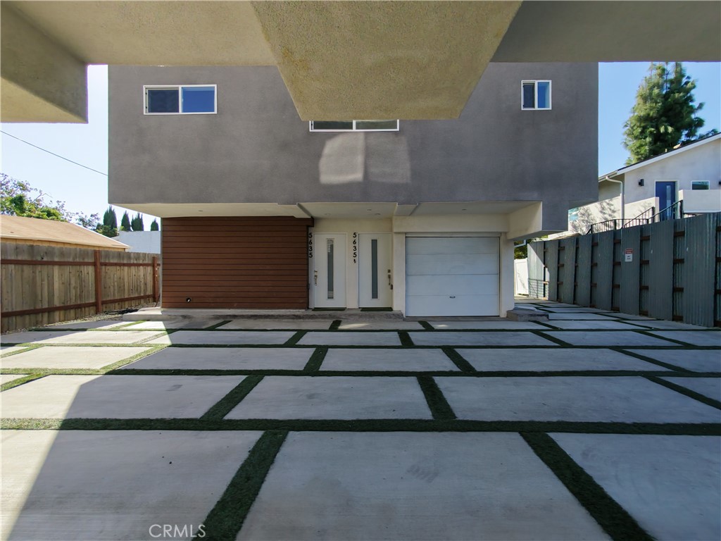 5635 Klump Avenue Property Photo 10