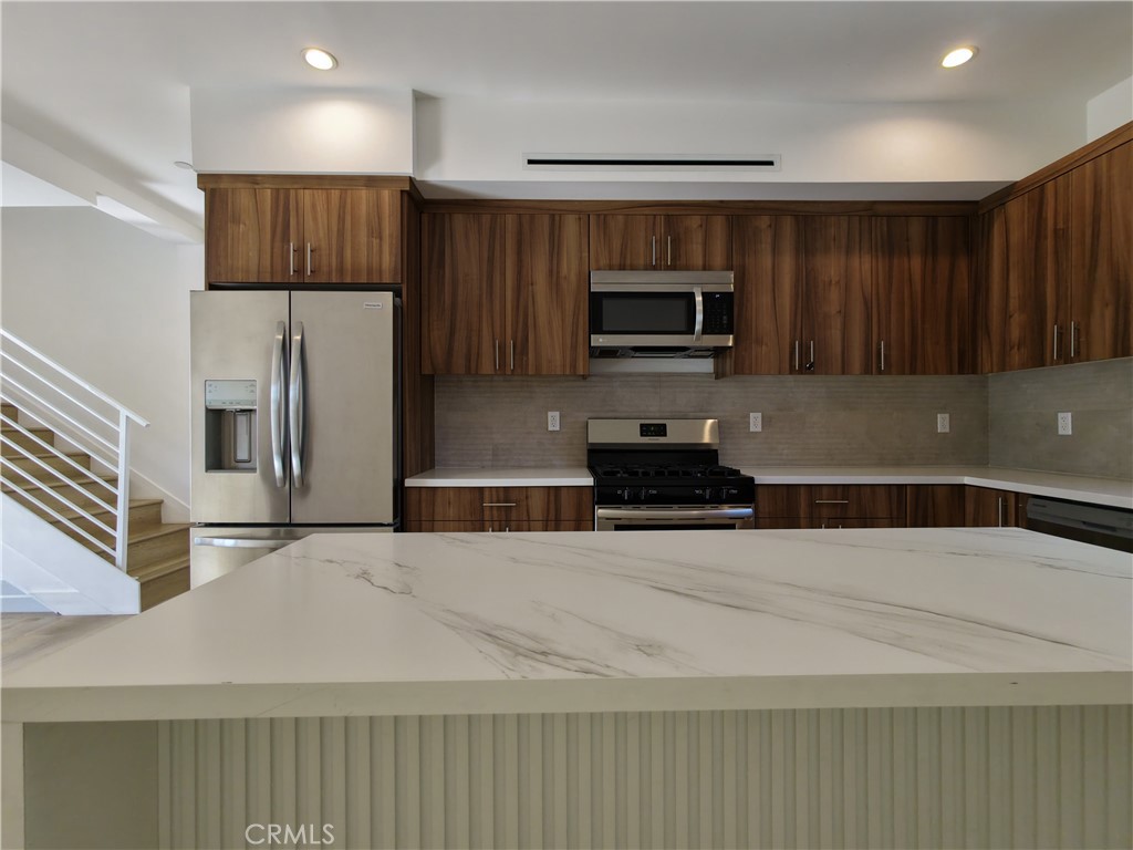 5635 Klump Avenue Property Photo 13