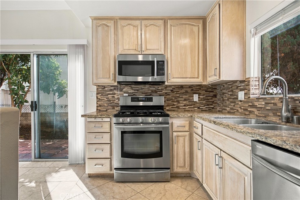 10002 Reseda Boulevard C Property Photo 12