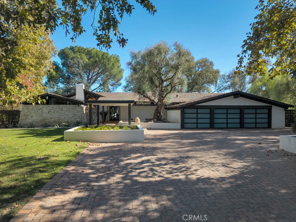 5558 Bill Cody Property Photo 1