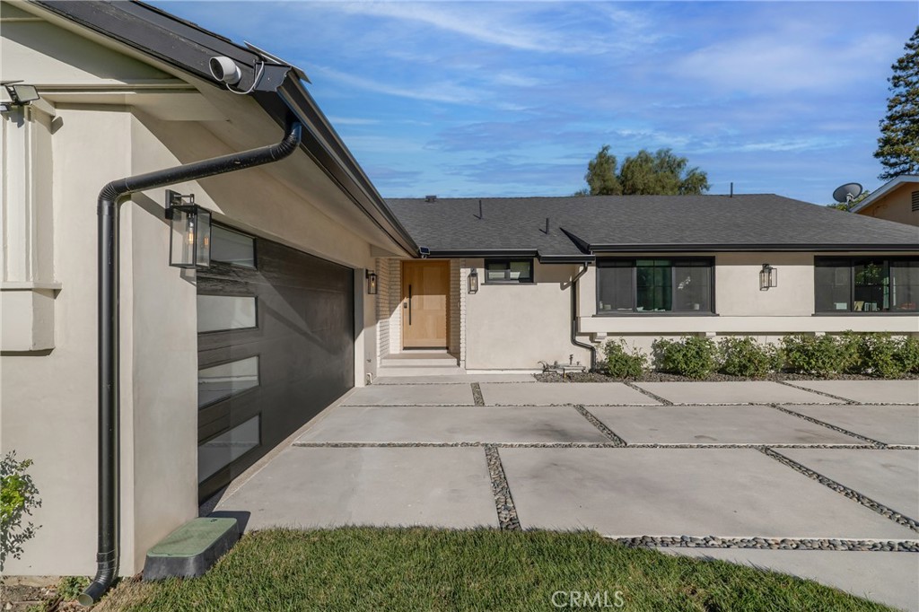 5722 Le Sage Avenue Property Photo 3