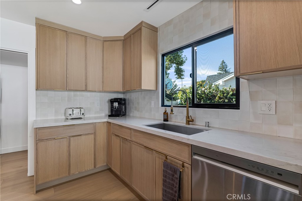 5722 Le Sage Avenue Property Photo 10