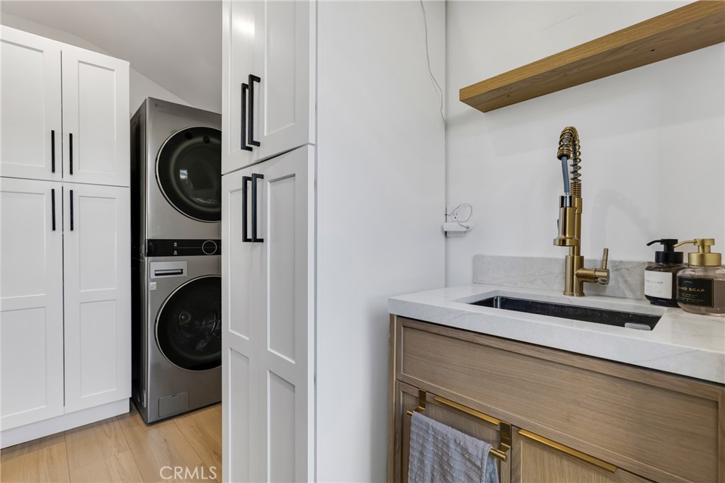 5722 Le Sage Avenue Property Photo 12