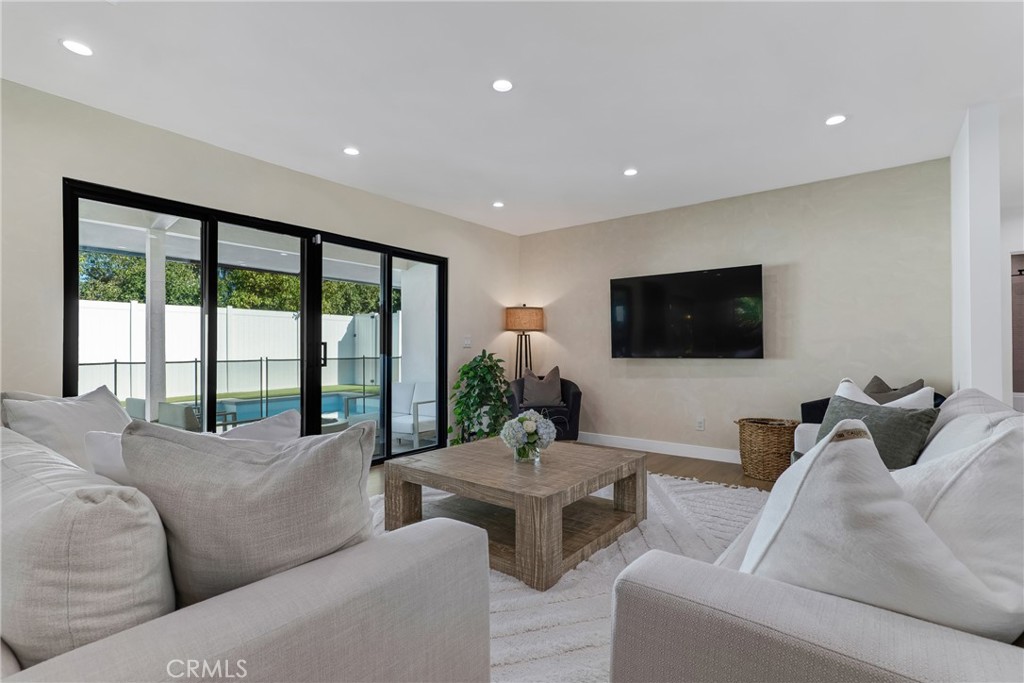 5722 Le Sage Avenue Property Photo 14