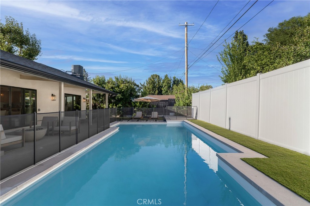 5722 Le Sage Avenue Property Photo 34