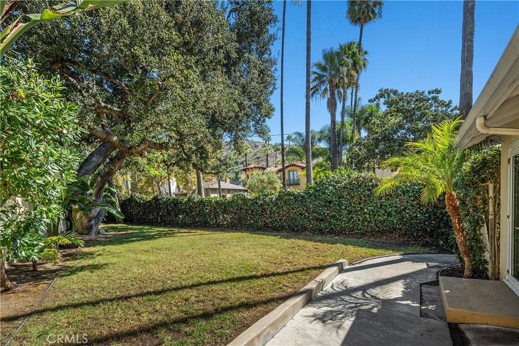 1745 Grandview Avenue Property Photo 3