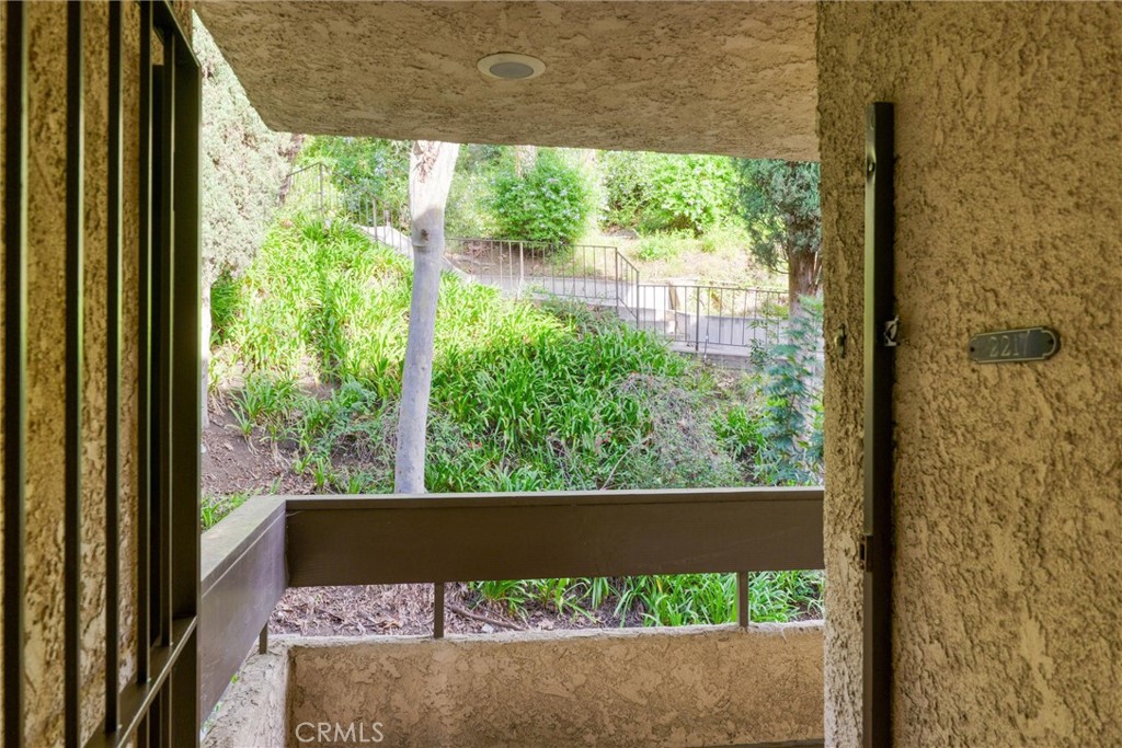 2700 Cahuenga E Property Photo 3