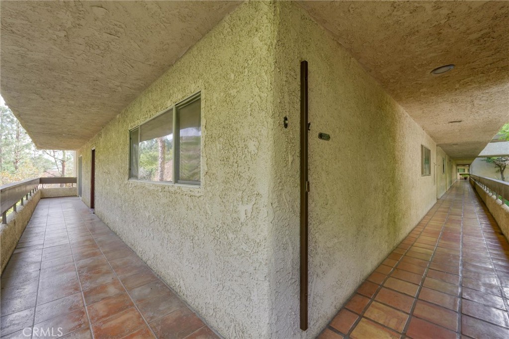 2700 Cahuenga E Property Photo 4