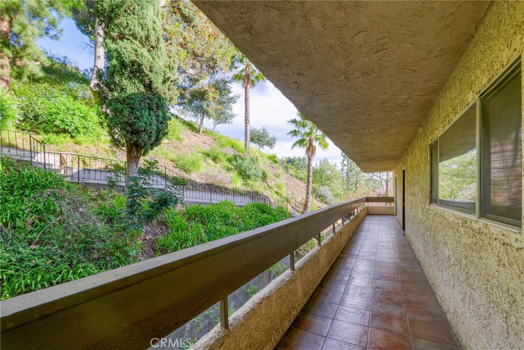 2700 Cahuenga E Property Photo 5