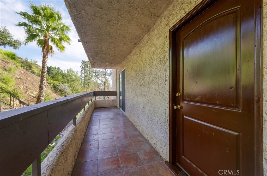 2700 Cahuenga E Property Photo 6