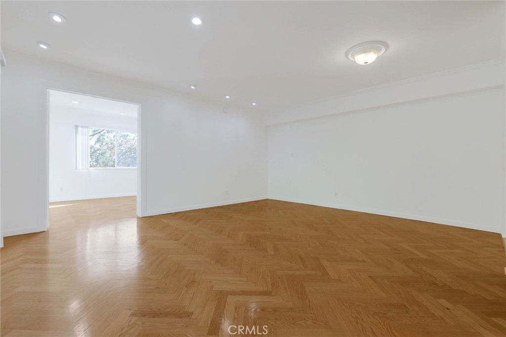 2700 Cahuenga E Property Photo 7