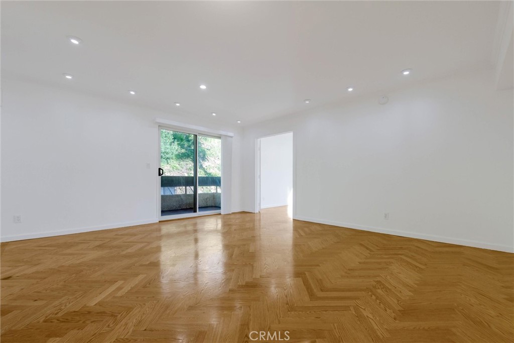 2700 Cahuenga E Property Photo 8