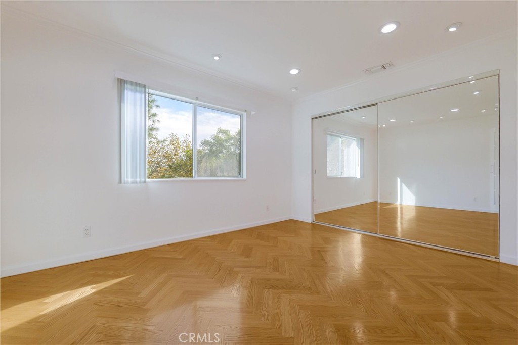 2700 Cahuenga E Property Photo 9