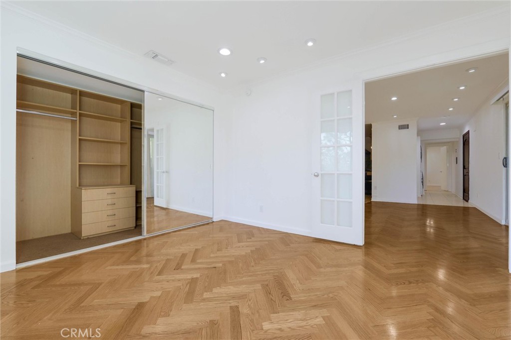 2700 Cahuenga E Property Photo 10