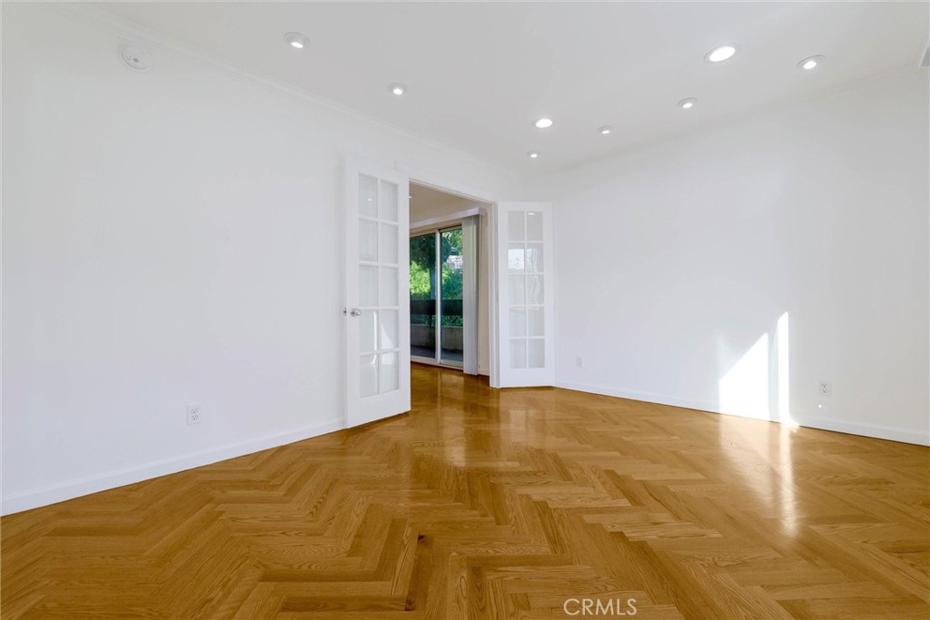 2700 Cahuenga E Property Photo 11