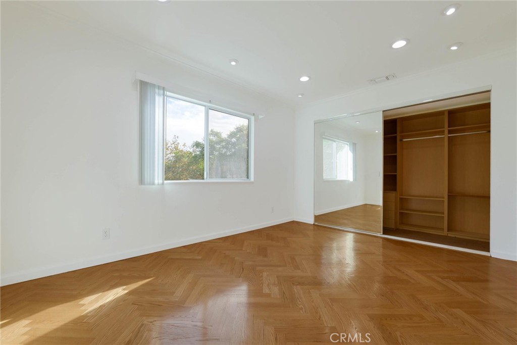 2700 Cahuenga E Property Photo 12