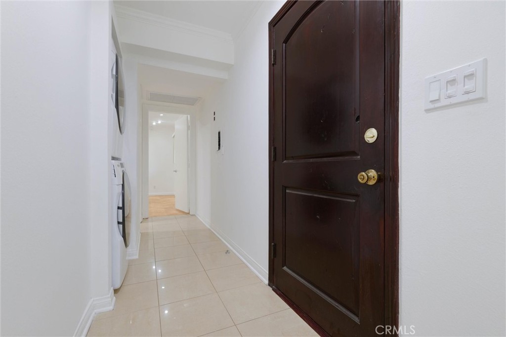 2700 Cahuenga E Property Photo 13