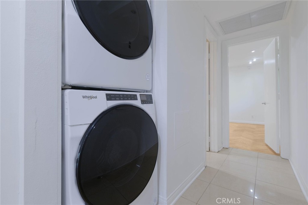 2700 Cahuenga E Property Photo 14