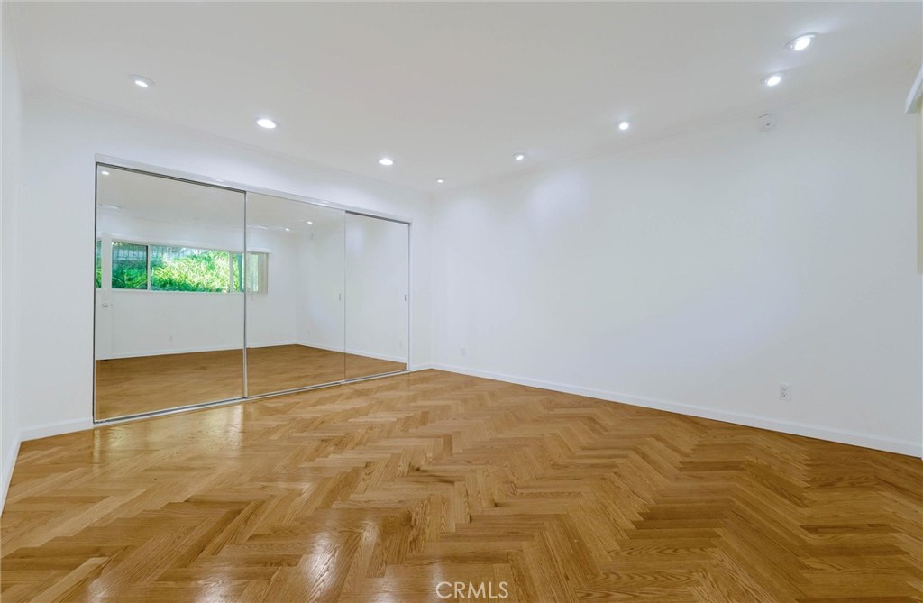 2700 Cahuenga E Property Photo 17