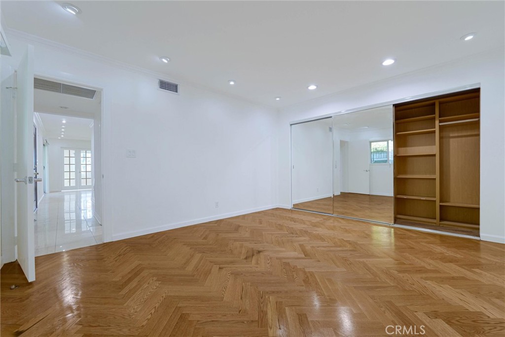 2700 Cahuenga E Property Photo 18