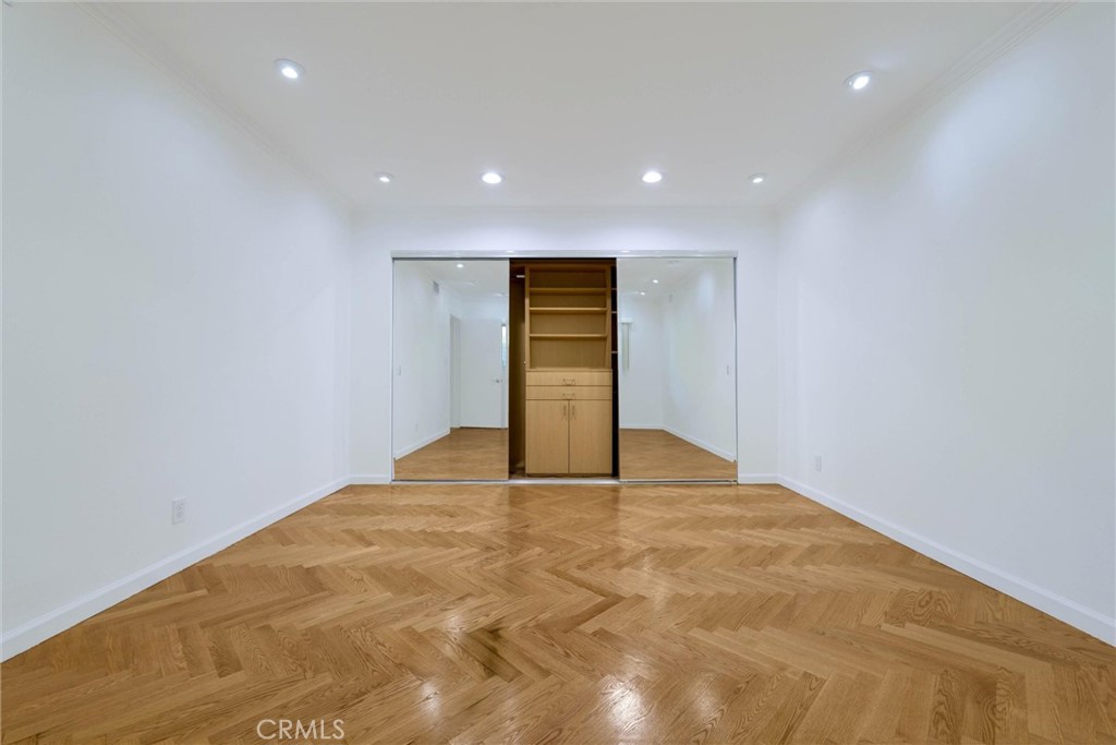 2700 Cahuenga E Property Photo 19