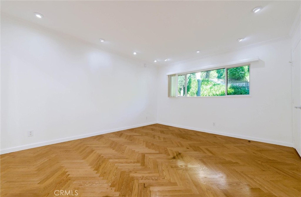 2700 Cahuenga E Property Photo 21