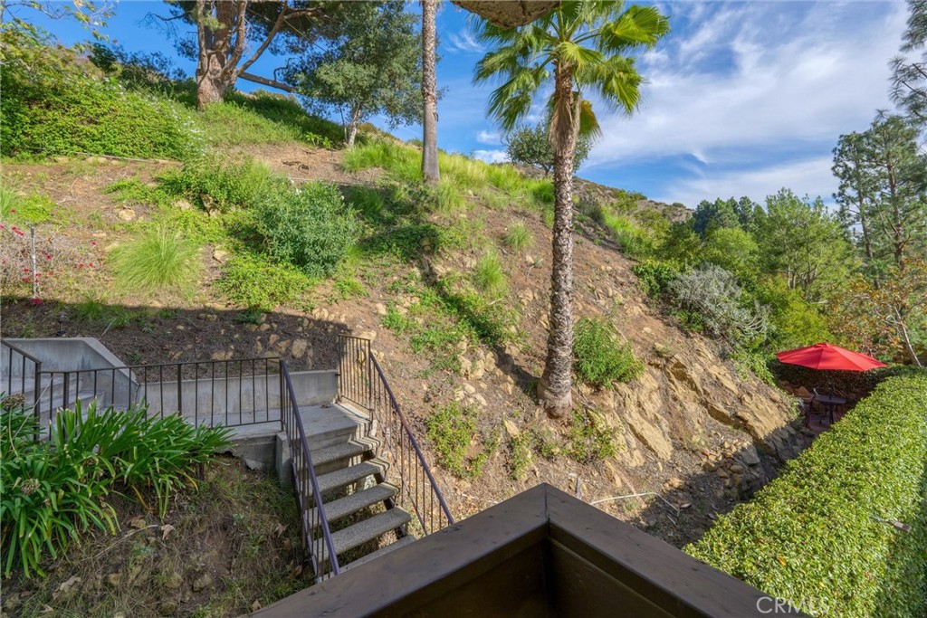2700 Cahuenga E Property Photo 22