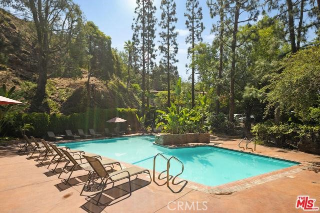 2700 Cahuenga E Property Photo 24