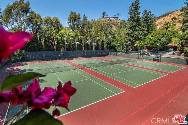 2700 Cahuenga E Property Photo 29