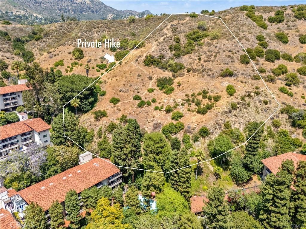 2700 Cahuenga E Property Photo 31