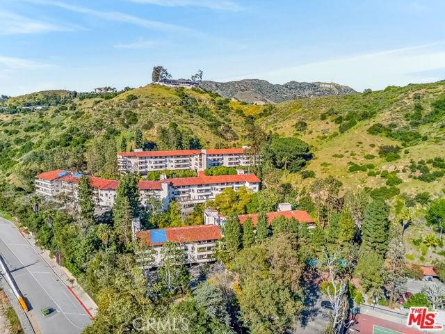2700 Cahuenga E Property Photo 33